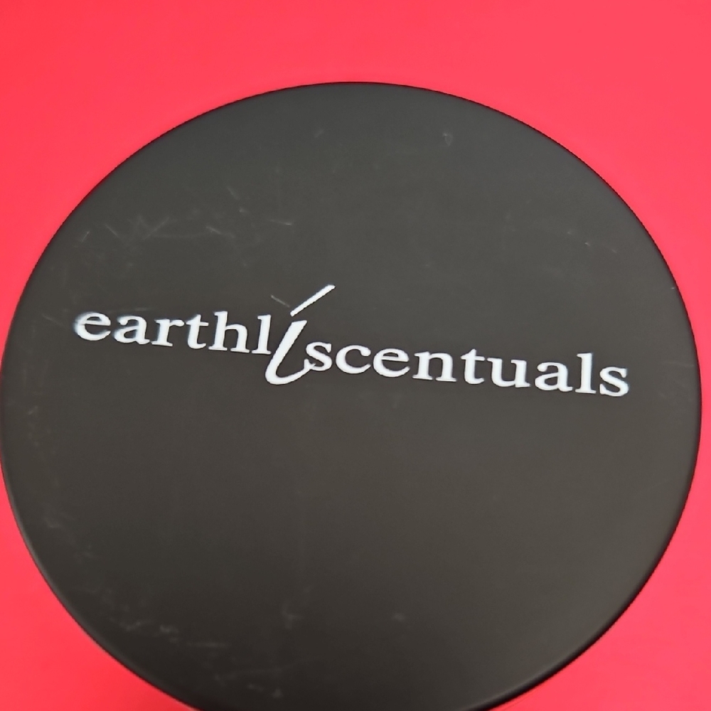 Earth Essentials mineral foundation powder Color -fair